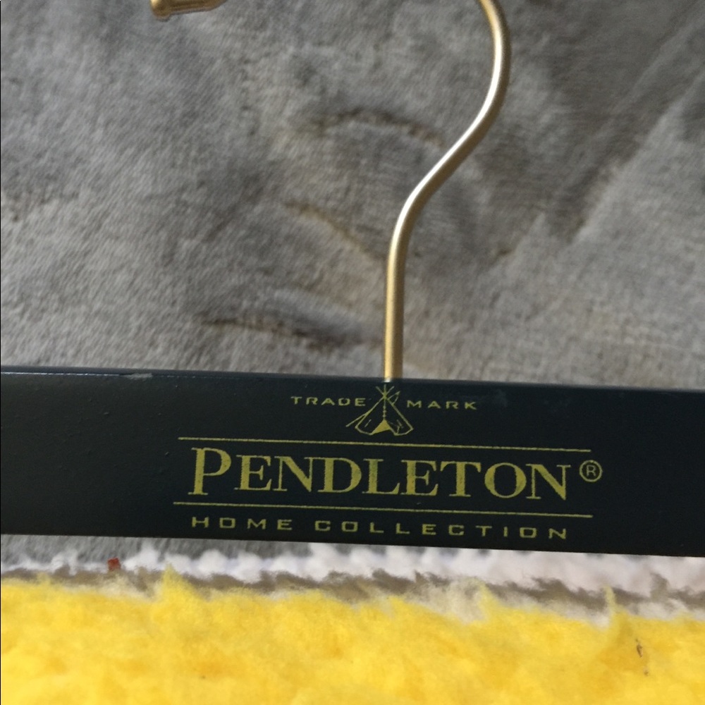Pendleton throw - Picture 2 of 5